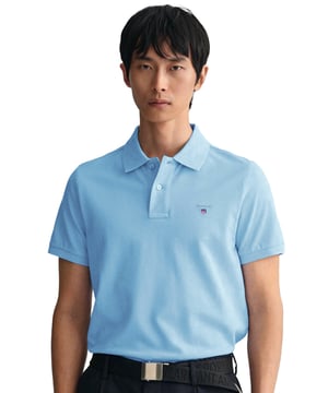 These Original Mens Designer Short Sleeve Gant Polos feature the brands Logo, and a Button-Down Collared Neckline. Crafted With 100% Cotton, these Lightweight and breathable Regular Fit Polos are Suitable for Casual or Workwear.