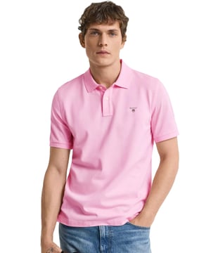 The timeless piqué polo shirt is a must-have for a reason. Our polo shirt is effortlessly stylish and traditional. Featuring a regular fit, a flat knit collar, a two-button placket, small side slits, and the iconic GANT logo embroidered at the chest.