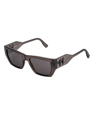 Gafas de sol unisex Karl Lagerfeld.

Forma y diseño:
- Estas gafas de sol Karl Lagerfeld tienen una silueta rectangular clásica.
- La silueta rectangular le da a las gafas de sol un aspecto moderno y vanguardista.

Material de la montura:
- La montura de estas gafas está fabricada en ABS, un material plástico inyectado.
- Esto hace que las gafas sean resistentes y cómodas de llevar.

Patillas:
- Las patillas también están hechas de ABS, a juego con el material de la montura.

Detalles de la marca:
- Grabado de las marca Karl Lagerfeld en las patillas.
- Incluye estuche original.

Lentes:
- Los lentes son de alta calidad.
- 100% protección UVB 400.
- Cristales antirreflejo.

El color de las lentes de las gafas de sol puede variar ligeramente con respecto a las imágenes debido a efectos de iluminación o ajustes en el acabado del material, ¡pero siempre conservarán su estilo y calidad!
 Medidas: Ancho lente: 54 mm, Puente: 18 mm, Patillas: 140 mm
 Composición: ABS inyectado
 Cuidados:
Limpiar las gafas con agua y jabón (neutro).
No usar paños sucios o abrasivos que puedan alterar las características de los filtros.
Utilizar únicamente accesorios y repuestos originales.