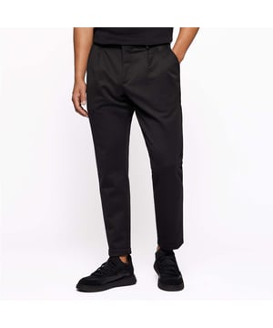 comfy jersey - AJ-details - drawstring - tapered fit with pleats - additional zipped pockets on sideseams - taped element below zipped pockets