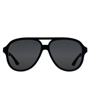 Gucci Aviator Mannen Black Gray GG0688S Gucci zijn een grote pilootstijl met een plastic frame voor- en platte metalen tempels afgewerkt met het Gucci -tekstlogo.