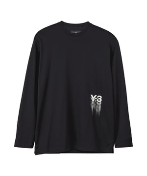 Y-3 Graphic T-shirt met lange mouwen in zwart. Het Y-3 Graphic Long Sleeve T-shirt vertegenwoordigt een evolutie van hardloopdesign uit de Yohji Yamamoto archieven. De katoenen jersey constructie hangt losjes en ontspannen en het Y-3 logo vervaagt op de voorkant alsof het ongeremd in beweging is.- Een loose-fit grafisch T-shirt van Y-3.- Losse pasvorm.- Geribbelde ronde hals.- Lange mouwen.- Zijsplitten.- Y-3 logo.- 100% katoen.  Machinewasbaar.- Ref: IZ3122