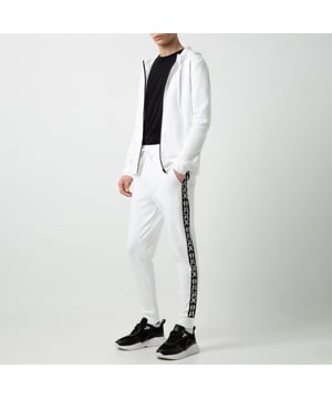 Heren HUGO Daky Tracksuit Bottoms in wit.- Elastische taille met trekkoord.- Half uitgesneden logoband op de zijnaad- Opgestikte zak op de rug- Geribde manchetten.- 97% Katoen 3% Elastaan.  Machinewasbaar.- Ref: 50405968-100