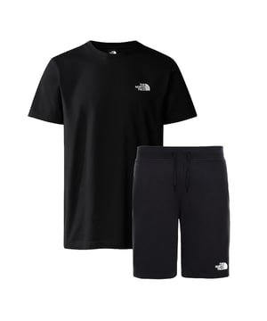 Step into effortless summer style with this classic The North Face set, pairing the everyday comfort of the Simple Dome T Shirt with the laid-back functionality of the Standard Light Shorts. Designed for warm weather adventures or relaxed downtime, this combo delivers breathable comfort and signature TNF style from head to toe.
The Simple Dome Tee is a timeless staple, crafted from soft 100% cotton single jersey with a lightweight 160 g/m² fabric. A crew neckline and short sleeves offer a classic fit, while the water based TNF logos on the chest and back add subtle outdoor inspired edge.
Paired with the Standard Light Shorts, made from breathable 100% cotton, this set offers a clean silhouette with streetwear flair. An elastic waistband with adjustable drawcord ensures a secure fit, while dual open pockets add everyday convenience. Bold The North Face branding on both front and back complete the look.
Set Features
100% cotton T-shirt (160 g/m²) with water based front & back logo prints
100% cotton shorts with breathable, lightweight feel
Elastic waistband with internal drawcord for a tailored fit
Two open hand pockets for essentials
Classic crew neck tee with short sleeves and regular fit
Bold The North Face branding for a signature finish
Perfect for summer, travel, lounging, or casual wear