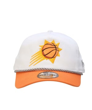 Mens New Era Phoenix Suns NBA Washed Golfer Cap in white.- Adjustable strap.- Curved brim.- Phoenix Suns logo.- Embroidered logo.- 100% Cotton.- Ref: 60503471
