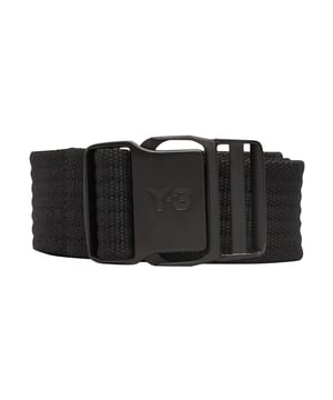 Y-3 Utility Belt in black. The Y-3 Utility Belt harnesses the power of simplicity. An understated piece  it's crafted from durable webbing and finished with a minimalist metal buckle.- An essential belt by Y-3.- Length: 50 cm.- Metal buckle closure.- Y-3 logo print.- 100% recycled polyester plain weave.- Ref: IU4623