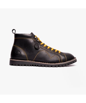 Popps Popps 1961 MOD Mens Leather Boots Black

 Upper Material: Leather

Lining Material: Textile

Sole Material: TPR

Closure/Fastening: Lace-Up

Features: Comfort,Breathable

Toe Shape: Round

Shoe Width: Regular

Item Weight: 1.2 KG

Heel Height: Flat (Under 2.5cm)

Shoe Shaft Height: Ankle

Boot Style: Monkey Boots

Gift Boxed: No
Product Code: 1961-BLK-L