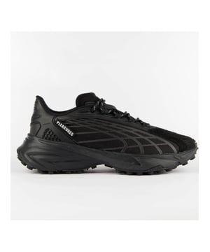 Basket Puma Pleasures Spirex Glacial Herren Schwarz Synthetik. Authentischer Schuh der Marke Puma - Streetwear/Sportswear-Design von Puma - Puma für Herren, ideal für den Alltag - Schwarze Puma-Sneaker lassen sich perfekt mit dem Rest Ihrer Garderobe kombinieren - bequeme Synthetikmaterialien - klassische Schnürsenkel - Pleasures Spirex Glacial - Synthetik