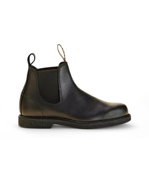 Presentamos las botas Rossi 607 Booma, una fusión perfecta de estilo, durabilidad y rendimiento inigualable. Estas botas Chelsea, confeccionadas con cuero de grano completo marrón de primera calidad con un llamativo refuerzo burdeos, están diseñadas para satisfacer las demandas de entornos de trabajo difíciles y aventuras urbanas, al mismo tiempo que ofrecen una comodidad excepcional y una estética destacada. Características principales: Construcción de cuero de grano completo de primera calidad: hechas de cuero de grano completo marrón de alta calidad, estas botas brindan una durabilidad excepcional y un aspecto pulido y atemporal que supera a competidores como Blundstone. Llamativos refuerzos y lengüetas de tiro burdeos: los refuerzos elásticos burdeos vibrantes combinados con resistentes lengüetas de tiro no solo elevan el estilo, sino que también hacen que ponerse estas botas sea muy fácil. Suela Mud-Shed Tread: diseñada para exteriores, la innovadora suela Mud-Shed brinda un agarre y una comodidad excepcionales al tiempo que evita la acumulación de escombros, ideal para la agricultura, la jardinería, el paisajismo o cualquier terreno. Suela antideslizante certificada: diseñada para brindar estabilidad en superficies resbaladizas o irregulares, lo que garantiza la máxima seguridad en cualquier entorno, desde senderos fangosos hasta pisos pulidos. Resistencia al aceite y al ácido: con una suela que resiste al aceite y al ácido, estas botas son perfectamente adecuadas para trabajos exigentes en granjas, fábricas, cocinas y otros lugares de trabajo desafiantes. Interior forrado en cuero: el forro de cuero transpirable ofrece una comodidad superior, manteniendo sus pies frescos y sujetos durante largas horas de uso. La bota Chelsea Rossi Boots 607 Booma es más que un simple calzado: es una compañera versátil diseñada para los desafíos más difíciles de la vida y los momentos más elegantes. Desde los caminos de tierra del campo hasta las bulliciosas calles de la ciudad, estas botas brindan la combinación perfecta de funcionalidad resistente y sofisticación moderna. Con sus distintivos acentos burdeos, artesanía duradera y comodidad durante todo el día, la 607 Booma es la mejor opción para aquellos que exigen estilo y rendimiento en cada paso.