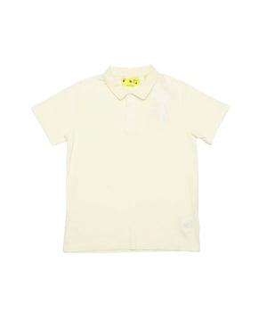 Juniors Off White Rubber Arrow Polo Shirt in off white.- Ribbed polo collar.- Three button placket.- Short sleeves.- Rubber arrow print at back.- Constructed from premium fabric to ensure comfort throughout the day.- 100% Cotton.- Ref: OBGB0010010303