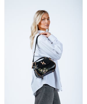 This beautifully embroidered crossbody bag adds a touch of artistry to any outfit. With its intricate design and practical size, it’s the perfect accessory for both casual and chic looks. Colour: Black
Material: 100% PU
Size: W - 24cm H - 17cm D - 10cm
Care: Wipe Clean Only
SKU: HB326102