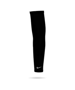 
Nike Lightweight Sleeves 2.0 (Artikelnr: N1004268-323)
 
 De Nike Lightweight Sleeves 2.0 zijn ontworpen om je extra bescherming te bieden tijdens het hardlopen. Met hun groen-multicolor ontwerp zijn deze armstukken niet alleen functioneel maar ook stijlvol. De sleeves zijn gemaakt van lichtgewicht materiaal dat ademend en elastisch is, waardoor ze comfortabel blijven zitten tijdens je hele run. Of je nu traint in de vroege ochtenduren of de late avond, deze sleeves zorgen ervoor dat je altijd klaar bent om te rennen, ongeacht de omstandigheden.