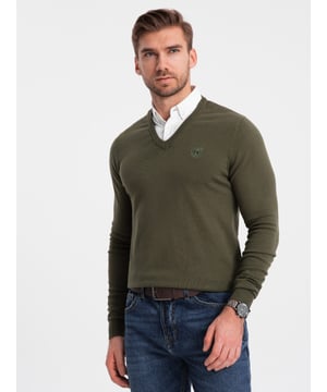 
<p>Heren V-hals sweater met vaste witte overhemd kraag erin. De <a href="https://italian-style.nl/heren/truien-vesten/truien">heren trui</a> met vaste overhemd boord is gefabriceerd van elastische katoen, dit geeft een comfortabel draaggevoel. Deze pullover met V-hals heeft een normale pasvorm. Je kunt de sweater dus gelijk prima over een T-shirt of hemd aankleden. De overhemd kraag zit vast aan de trui en is netjes afgewerkt. Geen last meer dus van een niet goed zittend overhemd onder een trui en toch die nette uitstraling.</p>
<p>Pasvorm: Normal Fit<br />
Materiaal: 80% Katoen, 20% Nylon<br />
Kleur: Olijf Groen<br />
Categorie: All season<br />
Sluiting: Knoop<br />
Patroon: Effen</p>
<p>Hoogte model: 189 cm<br />
Het model presenteert het product in maat: M</p>
<div class="">Artikelnummer: COSENZA -0026-3</div>