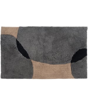 
Introduceer design en comfort in je badkamer met Badmat Bink! Gemaakt van zacht katoen, biedt deze badmat een heerlijk gevoel onder je voeten. Wat deze badmat speciaal maakt, is het organische patroon in verschillende kleuren. Met zijn bijzondere dessin, geeft Bink een eigentijds en warme sfeer aan elke badkamer. De badmat is voorzien van een antisliplaag aan de onderkant. Voor de beste zorg raden we de volgende onderhoudsvoorschriften aan: machinewas op 30° en vervolgens aan de lucht laten drogen. Badmat Bink is verkrijgbaar in 3 kleurencombinaties en de volgende maten: 50 x 80 cm, 60 x 100 cm, ovaal 50 x 80 cm en ovaal 60 x 100 cm. Merk: Veer Carpets Materiaal: Katoen Kleur: Grijs EAN: 8720769977222