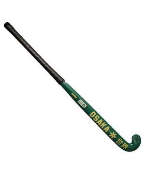 
De Osaka Vision 10 Show Bow is de poort naar grootsheid. De Vision 10 Show Bow in Amazon Green is gemaakt met een koolstofgehalte dat is geoptimaliseerd voor beginnende en gemiddelde spelers en biedt de ideale balans tussen betaalbaarheid en kwaliteit. Ontdek het plezier van hockey en ontketen je potentieel met deze betrouwbare metgezel. De Show Bow is Osaka's volgende innovatie op het gebied van baanbrekende stickvormen. Osaka heeft het profiel van de fantastische Pro Bow-vorm gecombineerd met het nieuwste strikontwerp van de legendarische low bow. Het maximale boogpunt ligt op 200 mm van het kruis met een maximale hoogte van 24 mm. Dit creÃ«ert een geavanceerde stickvorm die ideaal is voor bliksemsnel dribbelen zonder concessies te doen aan de nauwkeurigheid van het slepen en power. <p> </p> <b>Specificaties:</b> <table cellpadding="2" cellspacing="0" border="1" style="width: 50%; border-collapse: collapse;"> <tbody> <tr> <td> Materiaal </td> <td> Glasvezel </td> </tr> <tr> <td> % Carbon </td> <td> 10% </td> </tr> <tr> <td> Kromming </td> <td> Mid Bow, 24mm </td> </tr> <tr> <td> Curve Location </td> <td> 20 cm </td> </tr> <tr> <td> Stijfheid </td> <td> Soepel </td> </tr> <tr> <td> Krul </td> <td> Maxi </td> </tr> </tbody> </table>