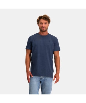 
Lichtgewicht, ademend en vochttransporterend: dit NOMAD® T-shirt is ideaal voor dagelijks gebruik, maar ook voor sportieve outdoor activiteiten. De stof voelt zacht aan en sluit goed aan rondom de torso met een semi-getailleerde fit.