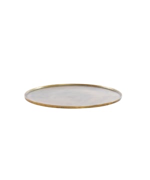 
Shop dit prachtige artikel van Light & LivingLight & Living - Schaal Ø50x1,5 cm MAES antiek brons is gemaakt en ontwerpen door het Nederlandse merk Light & Living.De belangrijkste kenmerken van het artikel zijn als volgt:Kleur: BronsProduct Lengte: 50Product Breedte: 50Producht Hoogte: 1.5Gewicht: 2.225Light & Living werd meer dan vijftig jaar geleden opgericht. We begonnen met het maken van lampenkappen in een kleine fabriekshal. Al snel kwamen daar lampen bij, zodat we een totaal verlichtingsconcept konden aanbieden. Na vele jaren actief te zijn geweest op de verlichtingsmarkt, zijn we gaan uitbreiden met betaalbare woonaccessoires en (klein)meubelen.Wij weten als geen ander dat thuis de plek is waar mensen zich vaak het prettigst voelen. Een eigen plek, ingericht met comfortabele meubels en sfeervolle verlichting. We denken graag met je mee. Daarom reizen we de hele wereld over op zoek naar de mooiste verlichting en woondecoratie. We zijn altijd op zoek naar dat ene speciale item waar ons hart sneller van gaat kloppen. Deze momenten leggen we vast en vertalen we naar onze producten.Twee keer per jaar presenteren we een nieuwe seizoenscollectie. Zo weten we je elke keer weer te inspireren! - Afmeting: Ø50x1.5 - Kleur: Brons - Materiaal: Metaal