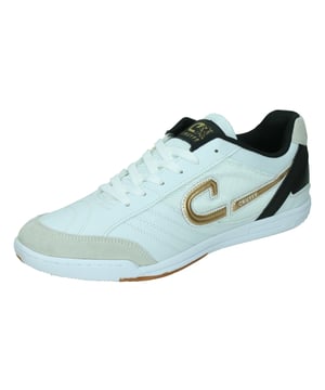 
De Cruyff Libra IN is een zaalvoetbalschoen voor heren. Streef naar het uiterste met deze zaalvoetbalschoen (ook te gebruiken voor outdoor/straat). Deze functionele schoen is gemaakt van sportleer en technische mesh, verreikt met een EVA-binnenzool voor een optimale pasvorm en ongeÃ«venaarde balcontrole. De anatomische pasvorm, sterke hielkap en flexibele non-marking buitenzool zorgen voor optimaal comfort, stabiliteit en prestaties. De ademende binnenzool en voering, samen met het technische gaas aan de zijkant, zorgen voor uitzonderlijke ventilatie tijdens elk spel. De schoen is vakkundig gemaakt in ItaliÃ« en voldoet aan de eisen van de meest veeleisende spelers, waarbij functionaliteit voorop staat zonder in te leveren op stijl. Of je nu op of buiten het veld staat, deze schoen is een winnende keuze.