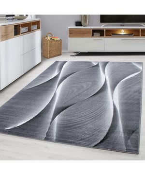 
Prachtig design vloerkleed uit de Parma Collectie. - 160x230 CM Prachtig design vloerkleed uit de Parma Collectie. Dit vloerkleed geeft een verfrissende look vanwege zijn moderne motief. Met een poolhoogte van 10mm is dit vloerkleed superwarm en geschikt voor vloerverwarming. De vlakken zijn ingeschoren en geven een mooi 3D effect. Dit vloerkleed is super vol geweven met 272.000 pooldraden/m². Dit vloerkleed is anti-statisch en anti-allergisch. Gemakkelijk in onderhoud en zeer gemakkelijk te stofzuigen. Dit model beschikt over meerdere contrasterende kleuren en geeft een mooie sfeer in elk interieur. Artikeldetails: 272.000 pooldraden/m² Gewicht 1,9 kg/m² Materiaal onderkant: Jute Materiaalsamenstelling 100% polypropyleen Frisee Poolhoogte 13 mm Productietechniek: Machinaal geweven Loopgeluiddempend Merk: Muratap Materiaal: Polypropyleen Kleur: Lichtgrijs;Grijs;Zilver;Creme Afmetingen: 160x230 CM