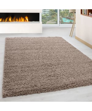 
Modern tapijt uit de Himalaya Basic collectie. 100% Polypropyleen Shaggy, 48.500 knopen per m2, 30mm Poolhoogte, 2.000 gr m2 - 140x200 CM Himalaya Basic Shaggy Hoogpolig vloerkleed. Zeer mooi hoogpolig vloerkleed. De vloerkleden uit de Himalaya basic collectie zijn dik geknoopt met een poolhoogte van 30 mm en ruim 2 kg per vierkante meter. Ideaal in je woonkamer of onder de eettafel. Naast een zacht en comfortabel gevoel beschikt dit materiaal over diverse goede eigenschappen waardoor het tapijt pluisvrij en gemakkelijk schoon te maken is. Productspecificaties: 100% Polypropyleen Poolhoogte 30 millimeter Gewicht van 2.000 gr/m2 Land van herkomst: Turkije Fabricage: Machinaal Anti-statisch en Anti-allergisch Kleurvast en waterafstotend Merk: Muratap Materiaal: Synthetisch Kleur: Beige Afmetingen: 140x200 CM EAN: 6017414870833