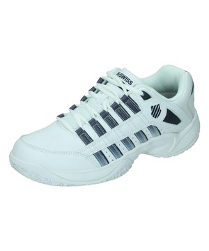 
De K-Swiss Court Prestir Omni tennisschoen voor dames kan beschouwd worden als de Mercedes Benz van de tenniswereld. Deze klassieke tennisschoen, met ontwerp geÃ¯nspireerd door de legendarische Ultrascendor 7.0, combineert een traditionele lederen schoenstijl met modern comfort en prestatiekenmerken. Prachtige materialen, uitvoerige en verfijnde aandacht voor detail en vakmanschap die de Zwitsere horlogemakers evenaart, onderscheiden deze schoen van alle anderen waardoor de Court Prestir de perfecte combinatie is van luxe en prestaties. <ul> <li>Lederen bovenstuk </li> <li>Textiel kraagvoering </li> <li>Rubber buitenzool </li> <li>CMEVA-tussenzool </li> <li>Die-cut EVA-inlegzool </li> <li>Vetersluiting</li> </ul>