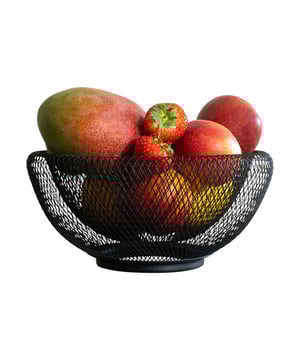
Zet een eyecatcher neer op tafel met deze dubbelwandige fruitschaal Een fruitschaal is vandaag de dag niet enkel meer functioneel voor het opbergen van fruit. Je kunt er ook zonder twijfel een echte eyecatcher van maken. Kies dan wel voor een design waar je graag naar kijkt en die perfect te combineren is met de rest van het interieur. Deze QUVIO Fruitmand heeft dankzij de constructie van draadstaal een stoere en eigentijdse look.  Belangrijkste kenmerken Merk: QUVIO Afmetingen: 24,5 x 24,5 x 11,5 cm (lxbxh) Materiaal: Staal Dubbelwandig Kleur: Zwart Gewicht: 0,285 kg  De fruitmand van metaal heeft een transparant karakter De afmeting van 24,5 x 24,5 x 11,5 cm zorgt ervoor dat de schaal niet teveel ruimte inneemt op je aanrecht. Verder zorgt het dubbelwandige metalen frame voor een strak design.  Geschikt voor iedere stijl interieur Of je nu een klassiek interieur hebt of juist voor modern gaat. En of je hart nu sneller gaat kloppen van de laatste trends of juist voor tijdloos gaat. Deze fruitschaal zwart leent zich perfect voor iedere stijl interieur. Het model is gemaakt van staal en heeft een gewicht van 0,285 kg.Materiaal: StaalKleur: ZwartAfmetingen: Hoogte: 11.5CM x breedte: 24.5CM x Lengte: 24.5CM