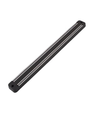 
Krumble magnetische messenstrip Berg jouw koksmessen veilig en hygiënisch op met de magnetische messenstrip van Krumble. Aan deze stijlvolle, zwarte magneetstrip hangen jouw messen altijd binnen handbereik. Zonder dat deze kostbare ruimte innemen op het aanrechtblad van je keuken.  Specificaties messenhouder Breedte: 33,5 cm Lengte/diepte: 1,2 cm Hoogte: 3,3 cm Geschikt voor ca. 4 tot 8 messen Kleur: Zwart Krachtige magneetstrip Eenvoudig te monteren Inclusief twee schroeven en twee pluggen  Jouw messen altijd binnen handbereik Voorkom dat jouw messen hun scherpte verliezen in de keukenla. Kies voor het gemak van een messenblok, zonder dat dit ten koste gaat van de werkruimte op het aanrecht. Zo houd je zelfs in de kleinste keuken genoeg plek over om een goede maaltijd te bereiden. De sterke, dubbele magneetstrip zorgt dat jouw messen veilig op hun plaats blijven. Of je nu incidenteel of dagelijks in de keuken in de weer bent: je messen hangen altijd voor het grijpen met deze praktische magnetische strip.  Stijlvol design Het strakke design van de messenstrip past in iedere keuken. Het zwarte ontwerp gaat moeiteloos op in een zwarte keuken, waardoor de messen haast lijken te zweven. Of laat de strip juist krachtig afsteken tegen een lichte keukenmuur, om van jouw messenrek een echte blikvanger te maken. De messenstrip is makkelijk te monteren met de meegeleverde schroeven en pluggen.Materiaal: KunststofKleur: ZwartAfmetingen: Hoogte: 3.3CM x breedte: 33.5CM x Lengte: 1.2CM