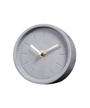 
QUVIO Tafelklok Beton - Rond met Gouden Wijzers - Grijs Met de QUVIO Tafelklok van beton weet je altijd exact hoe laat het is en heb je een modern design in huis. Deze stoere tafelklok past perfect op je strakke bureau en valt niet snel om. Dit speciale ontwerp,eenvoudig maar met een rijke uitstraling,is een sieraad in je woonkamer.  Productomschrijving De QUVIO Tafelklok van beton heeft opvallende gouden wijzers waarbij je in één oogopslag de tijd af kunt lezen. Heel subtiel zijn de uren op de betonnen wijzerplaat weergegeven. De combinatie van beton en goud geeft je een rijk gevoel. Deze betonnen klok kun je niet alleen op je eigen bureau zetten maar bijvoorbeeld ook op de kinderkamer die je laatst zo mooi hebt opgeknapt met een hele nieuwe stoere houten inrichting. Maar ook op je werk op kantoor is het een echte eyecatcher. Door het minimalistische en toch niet alledaagse ontwerp is het een opvallend object. Eenvoudig en heel erg duidelijk laat het alleen maar de tijd zien. Niet meer en niet minder. Helder en klaar.  Productkenmerken van de QUVIO Tafelklok Beton De klok heeft een diameter van 13 cm en een diepte van 5,8 cm,waardoor hij altijd stabiel staat. De grijze kleur van het beton en het goud van de wijzers zorgen voor een hele aparte uitstraling,waardoor deze klok in het hele huis geplaatst kan worden.Materiaal: BetonKleur: GoudAfmetingen: Hoogte: 13CM x breedte: 13CM x Lengte: 5.8CM