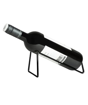 
Een stijlvol wijnrek voor in jouw keuken Heb jij een speciale wijnfles die je graag op een mooie manier wil presenteren? Of wil jij jouw keuken of bar graag opleuken met een mooie fles wijn? Dan is dit wijnrek voor 1 fles een mooi accessoire voor in jouw woning. Het wijnrek van metaal is stevig en je plaatst er erg gemakkelijk een wijnfles op. Plaats meerdere wijnrekken naast elkaar voor een leuk effect. Het zilverkleurige rekje matcht mooi met elk soort wijnfles. Dus kies jouw favoriete fles en kies de perfecte plek voor dit stijlvolle wijnrek.  Producteigenschappen Gemaakt van RVS Afmeting: 18,5 x 8,5 x 8,5 cm (lxbxh) Geschikt voor 1 wijnfles  Voor meer dan alleen wijnflessen Hoewel dit liggende wijnrek allereerst bedoeld is voor een wijnfles, kun je het rekje voor meerdere doeleinden gebruiken. Andere flessen drank, zoals bier of cocktails, kunnen ook goed gepresenteerd worden op het wijnrek. Als jij het rekje eventjes leeg op het aanrecht hebt staan, kun je het ook gebruiken als tijdelijke telefoonhouder. Erg handig als je jouw telefoon tijdens het koken even kwijt moet.  Maak indruk op jouw gasten Je kunt een staand wijnrek natuurlijk in de keuken plaatsen, maar dit kleine wijnrek voor 1 fles is ook erg geschikt als accessoire op tafel. Als je een etentje geeft of tijdens een feestje indruk wil maken op je gasten, is dit rekje een mooie stijlvolle manier om flessen wijn te presenteren. Bovendien kan iedereen aan tafel dan direct zien welke wijn je serveert. De fles is eenvoudig van het rekje te pakken en er ook weer op te plaatsen. Zo is het wijnrek voor 1 fles dus niet alleen erg leuk om te zien, maar ook nog eens functioneel!Materiaal: RVSKleur: ZwartAfmetingen: Hoogte: 8.5CM x breedte: 8.5CM x Lengte: 18.5CM