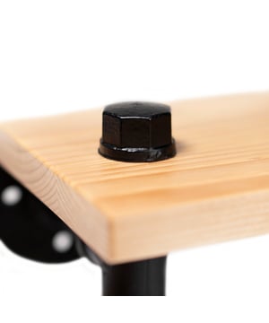 
QUVIO Wc rolhouder met plank Deze toiletrolhouder van QUVIO is een prachtig voorbeeld van pure industriële stijl. De houder bestaat uit leidingsbuizen en verbindingsstukken en is afgewerkt met een zwarte coating. In combinatie met het donkere hout geeft deze toilethouder een zeer stoere indruk. De afmeting is 15 x 20 x 15,5 cm (lxbxh).  Meer dan zomaar een toiletrolhouder Uiteraard dient dit artikel in de eerste plaats als houder voor toiletpapier. Maar je kunt de plank ook perfect gebruiken voor nuttige of decoratieve spullen op te plaatsen. Denk bijvoorbeeld aan handdoekjes voor je gasten,een kadertje met een mooie foto of een schaaltje met potpourri. Of wat denk je van een doosje papieren zakdoekjes of een mooie plant? Wat je er ook op plaatst,het kleedt je toiletrolhouder en daarmee ook je toilet of badkamer stijlvol aan.  Een toiletrolhouder die overal past Waarom zou deze stoere houder voor een toiletrol enkel in industriële woningen passen? Nee hoor,ook in je moderne woning staat deze houder perfect. Je witte of lichtgrijze muren zijn de ideale achtergrond voor deze houder. Of heb je retro bloemetjesbehang? Geen probleem,ook hierbij staat het metaal en het mooie hout van deze houder perfect. Of je nu een trendy,Scandinavische,vintage,Bohemian,minimalistische of stoere woninginrichting hebt,deze QUVIO toiletrolhouder met plank past overal!  Combineer deze houder en creëer je eigen stijl Kies voor je badkamer of toilet nog een paar andere accessoires uit en combineer ze met deze houder. Denk aan een stoer wandrek voor je handdoeken,een metalen kastje of een houten lijst met spiegel. Deze rolhouder van QUVIO gaat ook uitstekend bij houten vloeren en zwart metalen ramen en deuren. Ben jij iemand die kiest voor kwaliteit en klasse en wil je je eigen stijl creëren? Dan is deze houder met plank perfect voor jou!Materiaal: StaalKleur: ZwartAfmetingen: Hoogte: 15.5CM x breedte: 20CM x Lengte: 15CM