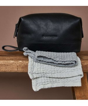 
Toilet Bag Leather is een tas van het merk Dstrezzed.