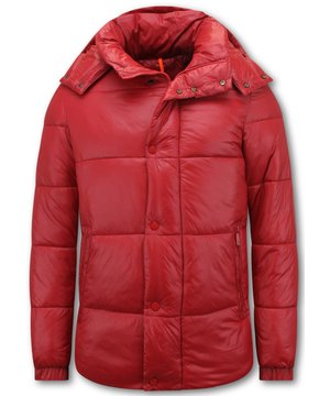 
Puffer Jacket - Heren Winterjassen Volwassen - 8055 - Rood - <p><strong>Productinformatie:</strong></p>
<ul>
<li>Puffer Jacket | Heren Winterjassen Volwassen</li>
<li>Comfortabel en warm model, perfect voor de winter</li>
<li>Kort model met een slim fit pasvorm</li>
<li>Het materiaal bestaat uit 100% polyester</li>
<li>De voering bestaat uit 100% polyester</li>
<li>Heeft een rits als sluiting</li>
<li>Het model heeft twee jaszakken en één binnenzak</li>
<li>De capuchon is afritsbaar</li>
<li>Breng hem naar de stomerij voor een maximale levensduur</li>
<li>Verkrijgbaar in de maten  M – L – XL -XXL </li>
</ul>
<p><span style="font-size: 1em;"> </span></p>