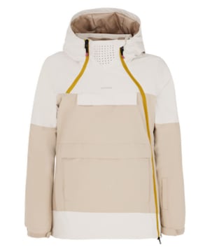 
De DITSY snowjacket van Protest is de perfecte combinatie van stijl, functionaliteit en duurzaamheid. Deze ski- en snowboardjas maakt deel uit van onze PVRE Green serie en is gemaakt van gerecyclede materialen met een PFC-vrije, waterafstotende afwerking van 10K. Met de regular fit en lange lengte van de DITSY blijf je heerlijk warm dankzij de vaste capuchon, kangoeroezak, sneeuwvanger in de taille en kritisch getapete naden. Het ademend vermogen van 10g zorgt ervoor dat overtollig vocht kan ontsnappen, terwijl de ergonomische voorvorming zorgt voor extra comfort.

Of je nu een actieve dag op de piste hebt of gewoon wilt genieten van de sneeuw, de DITSY is de ideale metgezel. De ventilatieritsen onder de oksels zorgen ervoor dat je droog blijft en op de juiste temperatuur, terwijl de binnenmanchetten met duimgat en elastische buitenmanchetten met klittenbandsluiting super praktisch zijn. Daarnaast is er een handige skipaszak en coole diagonale ritsen, waarvan één over de volledige