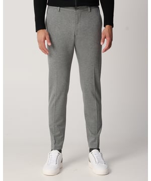 
- Over het merk: Drykorn vertaalt de laatste trends naar hun eigen persoonlijkheid en creëert zo telkens een unieke collectie. De slogan van het merk is dan ook ‘Drykorn for beautiful people’.
