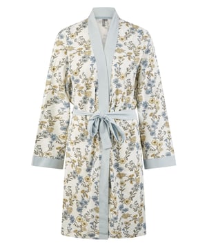
De By Louise dames kimono met bloemenprint is een stijlvolle en comfortabele keuze voor thuis. De kimono heeft een verstelbare strikceintuur en lange mouwen, wat zorgt voor een fijne pasvorm. De zachte bloemenprint geeft een elegante uitstraling, waardoor de kimono perfect is als ochtendjas of om te ontspannen.
