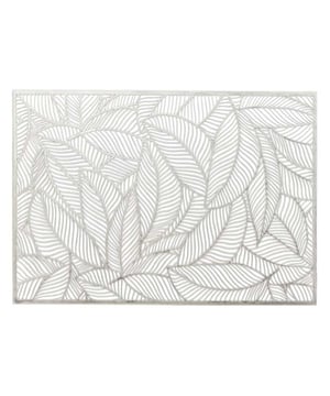 
Ben jij op zoek naar een trendy toevoeging voor jouw gedekte tafel die ook nog is heel praktisch is? Dan zijn de Unique living placemats perfect voor jou! De producten van Unique Living zijn geïnspireerd op de nieuwste trends en designs. Deze prachtige producten zijn zo ontworpen dat zij jaren mee kunnen gaan. Unique Living gebruikt verschillende materialen voor de ontwerpen van haar placemats. Variërend van vegan leder tot PVC en polyester, een ieder gekenmerkt door de goede kwaliteit.De belangrijkste informatie op een rijtje:- Bescherming voor de tafel en tegelijkertijd een statement item- Makkelijk af te nemen- Producten die jaren meegaan- Artikelen zijn per stuk te bestellenOver Unique LivingUnique Living heeft een uitgebreid assortiment aan sierkussens, kussenhoezen en tafeltextiel. De designs zijn stijlvol en tijdloos. De collectie varieert van rustige prints met sierlijke teksten tot hippe placemats die van elke eettafel een feestje maken. Je kunt de artikelen van Unique Living gebruiken als trendy details in de woonkamer of als blikvangers voor in uw buitenruimtes. Het assortiment is heel veelzijdig. - Afmeting: - Kleur: Zilver - Materiaal: Polyester
