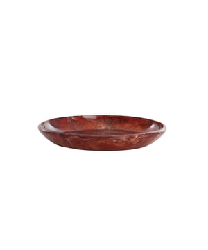 
Shop dit prachtige artikel van Light & LivingSchaal Ø34x6 cm BELAWAN bordeaux is gemaakt en ontwerpen door het Nederlandse merk Light & Living.De belangrijkste kenmerken van het artikel zijn als volgt:Kleur: RoodProduct Lengte: 34Product Breedte: 34Producht Hoogte: 6Gewicht: 5Light & Living werd meer dan vijftig jaar geleden opgericht. We begonnen met het maken van lampenkappen in een kleine fabriekshal. Al snel kwamen daar lampen bij, zodat we een totaal verlichtingsconcept konden aanbieden. Na vele jaren actief te zijn geweest op de verlichtingsmarkt, zijn we gaan uitbreiden met betaalbare woonaccessoires en (klein)meubelen.Wij weten als geen ander dat thuis de plek is waar mensen zich vaak het prettigst voelen. Een eigen plek, ingericht met comfortabele meubels en sfeervolle verlichting. We denken graag met je mee. Daarom reizen we de hele wereld over op zoek naar de mooiste verlichting en woondecoratie. We zijn altijd op zoek naar dat ene speciale item waar ons hart sneller van gaat kloppen. Deze momenten leggen we vast en vertalen we naar onze producten.Twee keer per jaar presenteren we een nieuwe seizoenscollectie. Zo weten we je elke keer weer te inspireren! - Afmeting: Ø34x6 - Kleur: Rood - Materiaal: Kunststof