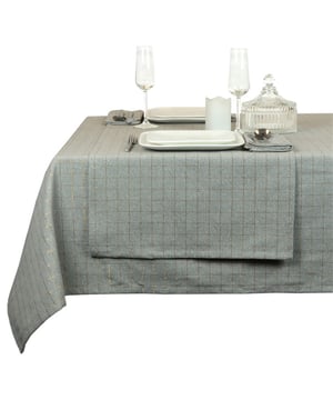 
Ben jij op zoek naar een trendy toevoeging voor jouw gedekte tafel die ook nog is heel praktisch is? Dan zijn de Unique living tafelkleden en lopers perfect voor jou! De producten van Unique Living zijn geïnspireerd op de nieuwste trends en designs. Deze prachtige producten zijn zo ontworpen dat zij jaren mee kunnen gaan. Het tafeltextiel van Unique Living is gemaakt van hoogwaardig polyester en is uitgevoerd in prachtige kleuren en prints.De belangrijkste informatie op een rijtje:Bescherming voor de tafel en tegelijkertijd een statement itemProducten die jaren meegaanArtikelen zijn per stuk te bestellenWasbaarWassen?Wilt u het tafeltextiel wassen? Dat kan! Wij adviseren de producten binnenstebuiten in een handwas te wassen. Zo houdt het textiel goed zijn kleur en structuur en kan het jaren mee! Bent u meer van het gemak? Dan kunt u ze ook wassen in de wasmachine. Wij adviseren dan een rustig programma op maximaal 30 graden.Over Unique LivingUnique Living heeft een uitgebreid assortiment aan sierkussens, kussenhoezen en tafeltextiel. De designs zijn stijlvol en tijdloos. De collectie varieert van rustige prints met sierlijke teksten tot hippe placemats en tafellopers die van elke eettafel een feestje maken. Je kunt de artikelen van Unique Living gebruiken als trendy details in de woonkamer of als blikvangers voor in uw buitenruimtes. Het assortiment is heel veelzijdig. - Afmeting: 150 - Kleur: Grijs - Materiaal: Polyester