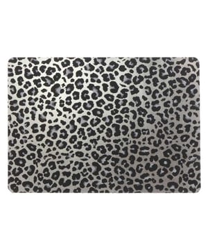 
Ben jij op zoek naar een trendy toevoeging voor jouw gedekte tafel die ook nog is heel praktisch is? Dan zijn de Unique living placemats perfect voor jou! De producten van Unique Living zijn geïnspireerd op de nieuwste trends en designs. Deze prachtige producten zijn zo ontworpen dat zij jaren mee kunnen gaan. Unique Living gebruikt verschillende materialen voor de ontwerpen van haar placemats. Variërend van vegan leder tot PVC en polyester, een ieder gekenmerkt door de goede kwaliteit.De belangrijkste informatie op een rijtje:- Bescherming voor de tafel en tegelijkertijd een statement item- Makkelijk af te nemen- Producten die jaren meegaan- Artikelen zijn per stuk te bestellenOver Unique LivingUnique Living heeft een uitgebreid assortiment aan sierkussens, kussenhoezen en tafeltextiel. De designs zijn stijlvol en tijdloos. De collectie varieert van rustige prints met sierlijke teksten tot hippe placemats die van elke eettafel een feestje maken. Je kunt de artikelen van Unique Living gebruiken als trendy details in de woonkamer of als blikvangers voor in uw buitenruimtes. Het assortiment is heel veelzijdig. - Afmeting: - Kleur: Zilver - Materiaal: Polyester