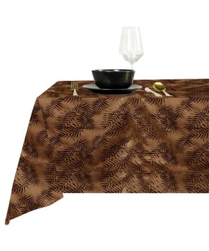 
Ben jij op zoek naar een trendy toevoeging voor jouw gedekte tafel die ook nog is heel praktisch is? Dan zijn de Unique living tafelkleden en lopers perfect voor jou! De producten van Unique Living zijn geïnspireerd op de nieuwste trends en designs. Deze prachtige producten zijn zo ontworpen dat zij jaren mee kunnen gaan. Het tafeltextiel van Unique Living is gemaakt van hoogwaardig polyester en is uitgevoerd in prachtige kleuren en prints.De belangrijkste informatie op een rijtje:Bescherming voor de tafel en tegelijkertijd een statement itemProducten die jaren meegaanArtikelen zijn per stuk te bestellenWasbaarWassen?Wilt u het tafeltextiel wassen? Dat kan! Wij adviseren de producten binnenstebuiten in een handwas te wassen. Zo houdt het textiel goed zijn kleur en structuur en kan het jaren mee! Bent u meer van het gemak? Dan kunt u ze ook wassen in de wasmachine. Wij adviseren dan een rustig programma op maximaal 30 graden.Over Unique LivingUnique Living heeft een uitgebreid assortiment aan sierkussens, kussenhoezen en tafeltextiel. De designs zijn stijlvol en tijdloos. De collectie varieert van rustige prints met sierlijke teksten tot hippe placemats en tafellopers die van elke eettafel een feestje maken. Je kunt de artikelen van Unique Living gebruiken als trendy details in de woonkamer of als blikvangers voor in uw buitenruimtes. Het assortiment is heel veelzijdig. - Afmeting: 150x300 - Kleur: Bruin - Materiaal: Polyester