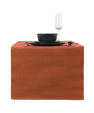 
Ben jij op zoek naar een trendy toevoeging voor jouw gedekte tafel die ook nog is heel praktisch is? Dan zijn de Unique living tafelkleden en lopers perfect voor jou! De producten van Unique Living zijn geïnspireerd op de nieuwste trends en designs. Deze prachtige producten zijn zo ontworpen dat zij jaren mee kunnen gaan. Het tafeltextiel van Unique Living is gemaakt van hoogwaardig polyester en is uitgevoerd in prachtige kleuren en prints.De belangrijkste informatie op een rijtje:Bescherming voor de tafel en tegelijkertijd een statement itemProducten die jaren meegaanArtikelen zijn per stuk te bestellenWasbaarWassen?Wilt u het tafeltextiel wassen? Dat kan! Wij adviseren de producten binnenstebuiten in een handwas te wassen. Zo houdt het textiel goed zijn kleur en structuur en kan het jaren mee! Bent u meer van het gemak? Dan kunt u ze ook wassen in de wasmachine. Wij adviseren dan een rustig programma op maximaal 30 graden.Over Unique LivingUnique Living heeft een uitgebreid assortiment aan sierkussens, kussenhoezen en tafeltextiel. De designs zijn stijlvol en tijdloos. De collectie varieert van rustige prints met sierlijke teksten tot hippe placemats en tafellopers die van elke eettafel een feestje maken. Je kunt de artikelen van Unique Living gebruiken als trendy details in de woonkamer of als blikvangers voor in uw buitenruimtes. Het assortiment is heel veelzijdig. - Afmeting: 45x150cm - Kleur: Bruin - Materiaal: Polyester