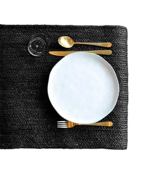 
Ben jij op zoek naar een trendy toevoeging voor jouw gedekte tafel die ook nog is heel praktisch is? Dan zijn de Unique living tafelkleden en lopers perfect voor jou! De producten van Unique Living zijn geïnspireerd op de nieuwste trends en designs. Deze prachtige producten zijn zo ontworpen dat zij jaren mee kunnen gaan. Het tafeltextiel van Unique Living is gemaakt van hoogwaardig polyester en is uitgevoerd in prachtige kleuren en prints.De belangrijkste informatie op een rijtje:Bescherming voor de tafel en tegelijkertijd een statement itemProducten die jaren meegaanArtikelen zijn per stuk te bestellenWasbaarWassen?Wilt u het tafeltextiel wassen? Dat kan! Wij adviseren de producten binnenstebuiten in een handwas te wassen. Zo houdt het textiel goed zijn kleur en structuur en kan het jaren mee! Bent u meer van het gemak? Dan kunt u ze ook wassen in de wasmachine. Wij adviseren dan een rustig programma op maximaal 30 graden.Over Unique LivingUnique Living heeft een uitgebreid assortiment aan sierkussens, kussenhoezen en tafeltextiel. De designs zijn stijlvol en tijdloos. De collectie varieert van rustige prints met sierlijke teksten tot hippe placemats en tafellopers die van elke eettafel een feestje maken. Je kunt de artikelen van Unique Living gebruiken als trendy details in de woonkamer of als blikvangers voor in uw buitenruimtes. Het assortiment is heel veelzijdig. - Afmeting: 45x150cm - Kleur: Zwart - Materiaal: Polyester