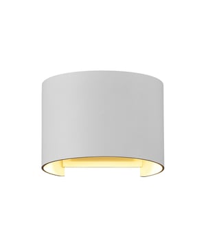 De Maytoni Outdoor Fulton architecturale buitenverlichting in het wit is een stijlvolle en duurzame toevoeging aan uw buitenruimte. Deze moderne wandlamp combineert een minimalistisch design met hoogwaardige materialen en energiezuinige LED-verlichting. Met zijn verstelbare lichtstraal creëert u eenvoudig de perfecte sfeerverlichting voor uw terras, oprit, tuin of zelfs commerciële omgevingen zoals hotels en restaurants.De Fulton buitenlamp is vervaardigd uit corrosiebestendig aluminium en voorzien van een duurzame poedercoating, waardoor hij bestand is tegen alle weersomstandigheden. De geïntegreerde LED-module levert een warm wit licht (3000K) en is zeer energiezuinig. De IP54-classificatie garandeert bescherming tegen spatwater en stof, voor jarenlang zorgeloos gebruik. Of u nu een moderne, strakke look wilt creëren of juist een warme, uitnodigende sfeer, de Maytoni Fulton is de ideale keuze.KleurWitMateriaalAluminiumAfmetingen (H x B x D)100 mm x 100 mm x 100 mmGewicht0.6 kgLichtbronGeïntegreerde LEDVermogen6WLichtstroom360 LmKleurtemperatuur3000 KCRI80Verstelbare lichtstraalJaIP-klasseIP54Garantie3 jaarMontageWandmontage