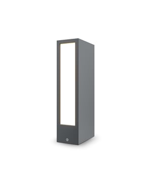 
Verlicht uw tuin, terras of oprit met de stijlvolle Maytoni Outdoor Landschapsverlichting Hof in grafiet! Deze moderne en minimalistische buitenlamp is perfect voor het creëren van een warme en uitnodigende sfeer. Dankzij de IP65-classificatie is de Hof lamp bestand tegen alle weersomstandigheden, van regen tot sneeuw. De geïntegreerde LED-module met een warme witte kleurtemperatuur (3000K) zorgt voor een aangename en energiezuinige verlichting.De duurzame metalen behuizing in grafietkleur geeft de lamp een tijdloze uitstraling die perfect past bij elke moderne tuin. Met een lichtsterkte van 200-450 lumen biedt de Hof lamp optimale verlichting voor paden, terrassen, of als accentverlichting in uw borders. De hoge kleurweergave-index (CRI 80) zorgt ervoor dat kleuren natuurgetrouw worden weergegeven, waardoor uw tuin in al zijn pracht tot zijn recht komt. De Hof is eenvoudig te installeren en geschikt voor grondmontage.De Maytoni Hof landschapsverlichting is meer dan alleen verlichting; het is een stijlvolle toevoeging aan uw buitenruimte. Het minimalistische design voegt een vleugje elegantie toe aan uw tuin, terras, oprit, balkon of patio. De robuuste constructie en bescherming tegen corrosie garanderen jarenlang zorgeloos genot van deze hoogwaardige buitenlamp. Creëer de perfecte ambiance en geniet van uw buitenruimte, dag en nacht!MerkMaytoniSerieHofProductnummer2_101209240CategorieBuitenverlichting, LandschapsverlichtingStijlModern, MinimalistischKleurGrafietMateriaalMetaalAfmetingen (H x B x D)25 cm x 10 cm x 6 cmGewicht1.69 kgLichtbronLED Module (geïntegreerd)Kleurtemperatuur3000K (Warm Wit)Lichtstroom200-450 LumenKleurweergave-index (CRI)80IP-klasseIP65DimbaarNeeEnergieklasseAMontageGrondmontage