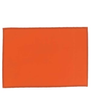 
Ben jij op zoek naar een trendy toevoeging voor jouw gedekte tafel die ook nog is heel praktisch is? Dan zijn de Unique living placemats perfect voor jou! De producten van Unique Living zijn geïnspireerd op de nieuwste trends en designs. Deze prachtige producten zijn zo ontworpen dat zij jaren mee kunnen gaan. Unique Living gebruikt verschillende materialen voor de ontwerpen van haar placemats. Variërend van vegan leder tot PVC en polyester, een ieder gekenmerkt door de goede kwaliteit.De belangrijkste informatie op een rijtje:- Bescherming voor de tafel en tegelijkertijd een statement item- Makkelijk af te nemen- Producten die jaren meegaan- Artikelen zijn per stuk te bestellenOver Unique LivingUnique Living heeft een uitgebreid assortiment aan sierkussens, kussenhoezen en tafeltextiel. De designs zijn stijlvol en tijdloos. De collectie varieert van rustige prints met sierlijke teksten tot hippe placemats die van elke eettafel een feestje maken. Je kunt de artikelen van Unique Living gebruiken als trendy details in de woonkamer of als blikvangers voor in uw buitenruimtes. Het assortiment is heel veelzijdig. - Afmeting: 33x48 - Kleur: Oranje - Materiaal: Polyester