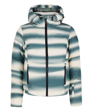 
Op zoek naar een stijlvolle en milieuvriendelijke toevoeging aan je ski-uitrusting deze winter? De FEVER snowjacket van Protest is precies wat je nodig hebt. Gemaakt van gerecyclede stof en voorzien van een PFC-vrije, waterafstotende afwerking van 10K, is dit jack niet alleen goed voor jou, maar ook voor het milieu.

Het gradient ontwerp geeft de FEVER een chique uitstraling met een edgy touch, terwijl het trekkoord op de vaste capuchon zorgt voor een extra stoere twist. Dankzij de handige brillenzak, skipaszak en sneeuwvanger in de taille, heb je alle benodigde features bij de hand voor een dag vol avontuur op de piste.

Met een regular fit en kortere lengte straalt de FEVER klasse uit. Het ademend vermogen van 10g zorgt ervoor dat overtollig vocht wordt afgevoerd, waardoor je droog en comfortabel blijft tijdens je skitochten. De ventilatieritsen onder de oksels houden het jack luchtig, terwijl de binnenmanchetten met duimgaten en de zakken met ritssluiting super praktisch zijn.

Ski