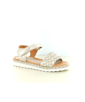 
<p>De AOA009F1S van Bullboxer is een mooie sandaal gemaakt van synthetisch materiaal, voor meisjes.Deze meisjes sandaal is uitgevoerd in de kleur goud/zilver. De sluiting is door middel van een klittenband.</p>

<p> </p>
<table>
<tbody>
<tr>
<td width="302">
<p>Merk</p>
</td>
<td width="302">
<p>Bullboxer<br></p>
</td>
</tr>
<tr>
<td width="302">
<p>Artikel</p>
</td>
<td width="302">
<p>AOA009F1S<br></p>
</td>
</tr>
<tr>
<td width="302">
<p>Kleur</p>
</td>
<td width="302">
<p>Goud / zilver<br></p>
</td>
</tr>
<tr>
<td width="302">
<p>Type</p>
</td>
<td width="302">
<p>Sandaal<br></p>
</td>
</tr>
<tr>
<td width="302">
<p>Breedtemaat</p>
</td>
<td width="302">
<p> </p>
</td>
</tr>
<tr>
<td width="302">
<p>Uitneembaar voetbed</p>
</td>
<td width="302">
<p>Nee<br></p>
</td>
</tr>
<tr>
<td width="302">
<p>Sluiting</p>
</td>
<td width="302">
<p>Klittenband<br></p>
</td>
</tr>
<tr>
<td width="302">
<p>Materiaal</p>
</td>
<td width="302">
<p>Synthetisch <br></p>
</td>
</tr>
</tbody>
</table>