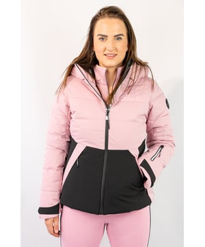 
Ice Peak Elactra Ski Jas Dames Roze

 De jas is voorzien van geavanceerde isolatie om je te beschermen tegen de kou en je comfortabel te houden tijdens je afdalingen, zelfs op de koudste dagen. De speciale IceTech-technologie zorgt voor waterdichtheid en ademend vermogen. Je blijft droog, zelfs tijdens hevige sneeuwval, terwijl overtollig vocht van binnenuit wordt afgevoerd.

 Elactra Ski Jas Dames

 De Elactra Ski Jas is ontworpen met de skiër in gedachten. Met een afneembare sneeuwvanger, verstelbare manchetten, zakken voor al je benodigdheden en een speciaal zakje voor je skipas, is alles binnen handbereik. Deze jas combineert prestatie en mode perfect. Met een eigentijdse uitstraling en keuze uit verschillende stijlvolle kleuren, zul je niet alleen warm blijven, maar er ook geweldig uitzien.



Maatinformatie

Ons model is 1,72m en draagt broekmaat 40. Van jassen en skipulli’s draag ons model maat