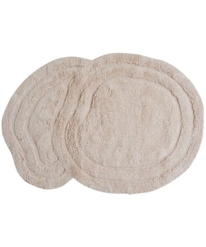
Introduceer design en comfort in je badkamer met Badmat Zayn! Gemaakt van zacht katoen, biedt deze badmat een heerlijk gevoel onder je voeten.Wat deze badmat speciaal maakt, is de ovale vorm met golvende contouren. Het heeft een organische uitstraling, met zachte, vloeiende lijnen die een natuurlijke sfeer geeft aan elke badkamer.De badmat is voorzien van een antisliplaag aan de onderkant. Voor de beste zorg raden we de volgende onderhoudsvoorschriften aan: machinewas op 30° en vervolgens aan de lucht laten drogen.Badmat Zayn is verkrijgbaar in 2 kleuren en de volgende maten: 60 x 80 cm en 80 x 100 cm. Merk: Veer Carpets Materiaal: Katoen Kleur: Beige EAN: 8720791960704