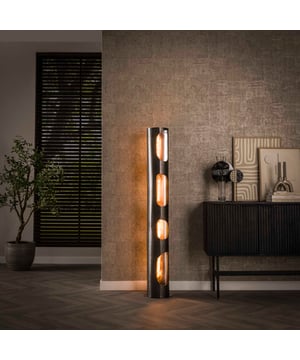 
Deze vloerlamp 'organic cylinder XL' is uitgevoerd in metaal met een zwart nikkel finish. Met de verschillende openingen wordt het licht mooi door de ruimte verdeeld en geeft deze lamp een uniek tintje aan elke ruimte. De lamp is uitgevoerd in 4 verschillende maten en deze zijn erg goed met elkaar te combineren. Of het nu als een statement piece naast de bank staat of als een subtiele toevoeging in een hoek, deze vloerlamp voegt stijl toe aan elk interieur. Er wordt aanbevolen om LED lichtbron (8473) te gebruiken.Over het merkWij zijn continu bezig met het samenstellen van stoere collecties die naast functioneel ook nog is heel trendy zijn. Veel van ons assortiment is zo ontworpen dat het leuk bij elkaar staat in elke kamer, daarom raden wij zeker aan om even een kijkje te nemen in ons assortiment voor leuke matchende items! - Afmeting: 25x25x130 - Kleur: Zwart - Materiaal: Metaal